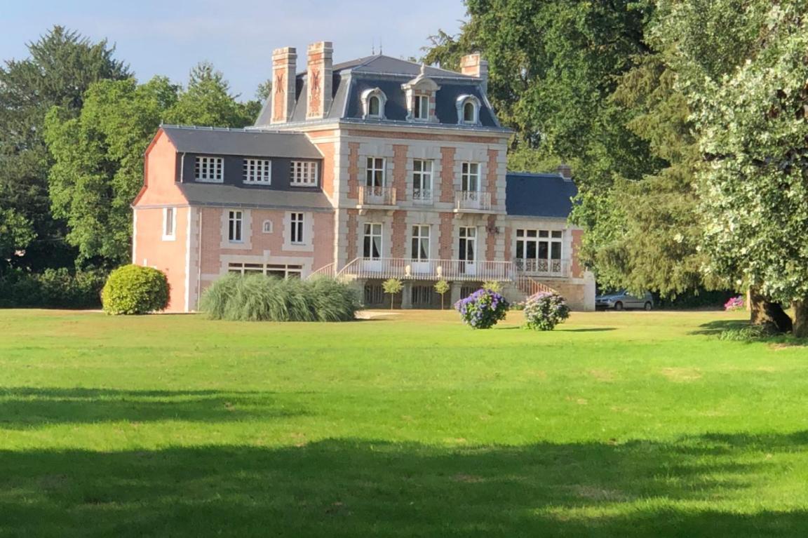 Château de la Chasse Beauvais Romagne  Extérieur photo